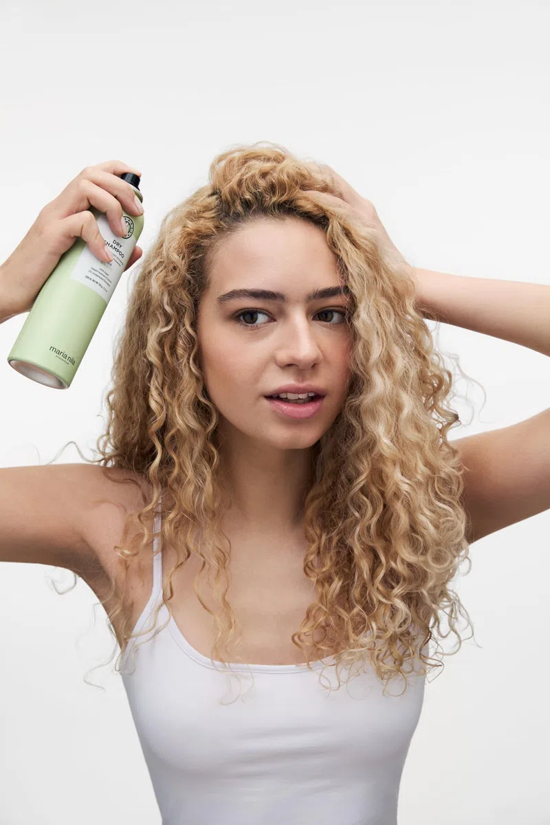 Maria Nila Shampoo Secco, Ravviva i Capelli Grassi e Dona Volume ai Capelli Sottili, Prodotto 100% Vegano e Senza Solfati/Parabeni