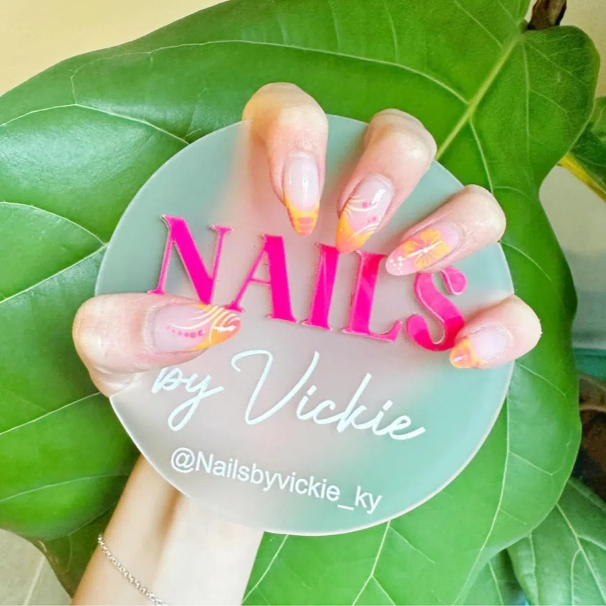 Nome Personalizzato Nailfie Photo Prop Cartello Acrilico, Regalo Logo Personalizzato For Foto Manicure E Selfie Nail Art Unghie Artista Salone Accessori Personalizzati(White)