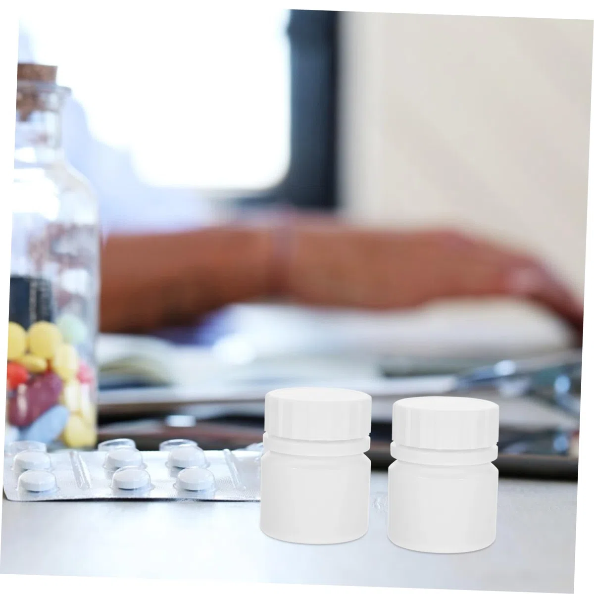 Anneome 12 Bottiglie Ricaricabili per Medicinali da 30Ml in Hdpe con Tappo a Vite Bianco Riutilizzabili per Contenitore Viaggio e Organizzatore Compatto
