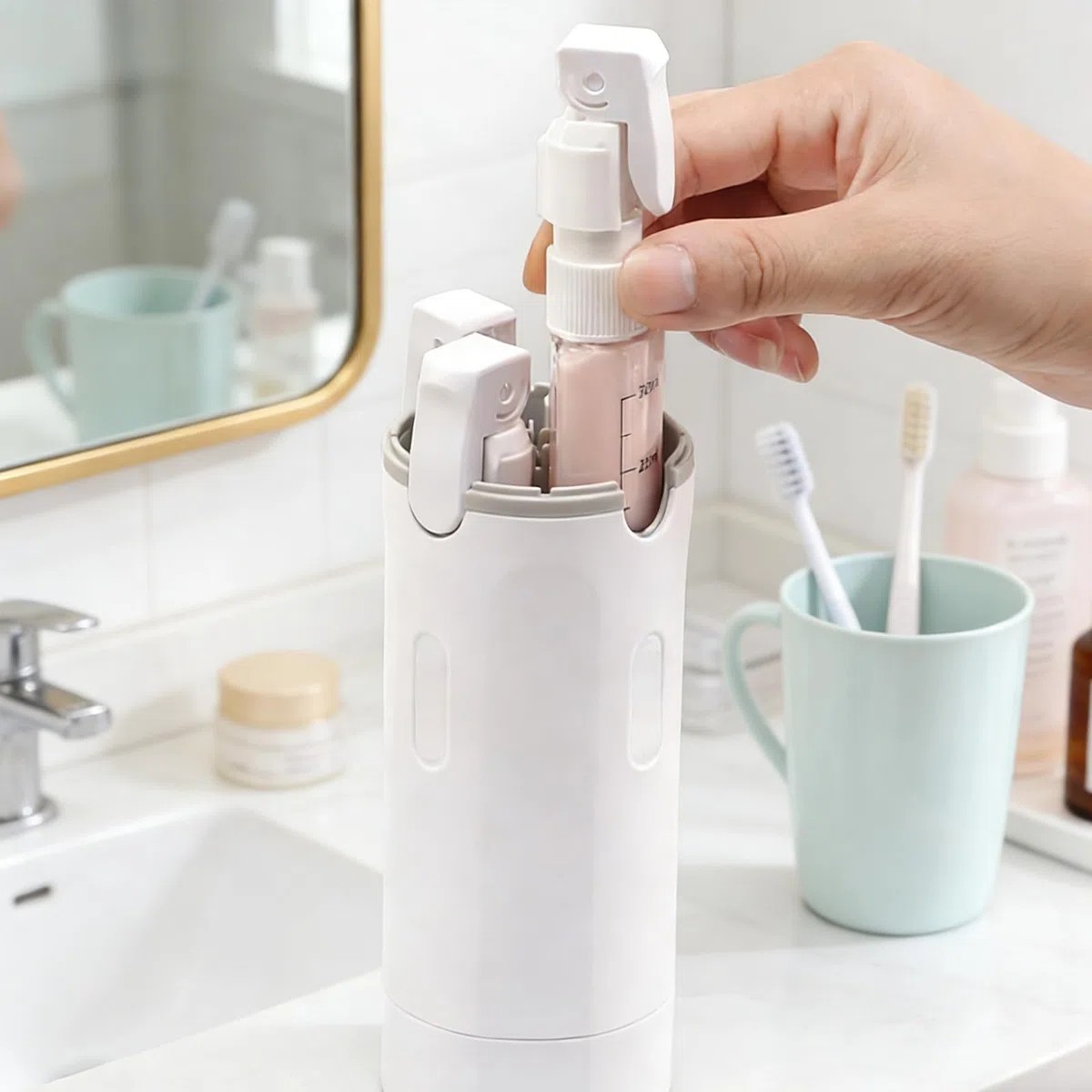 Dispenser da viaggio ricaricabile, 4 in 1, ricaricabile, in silicone, a prova di perdite, per shampoo, lozione, gel doccia (bianco)