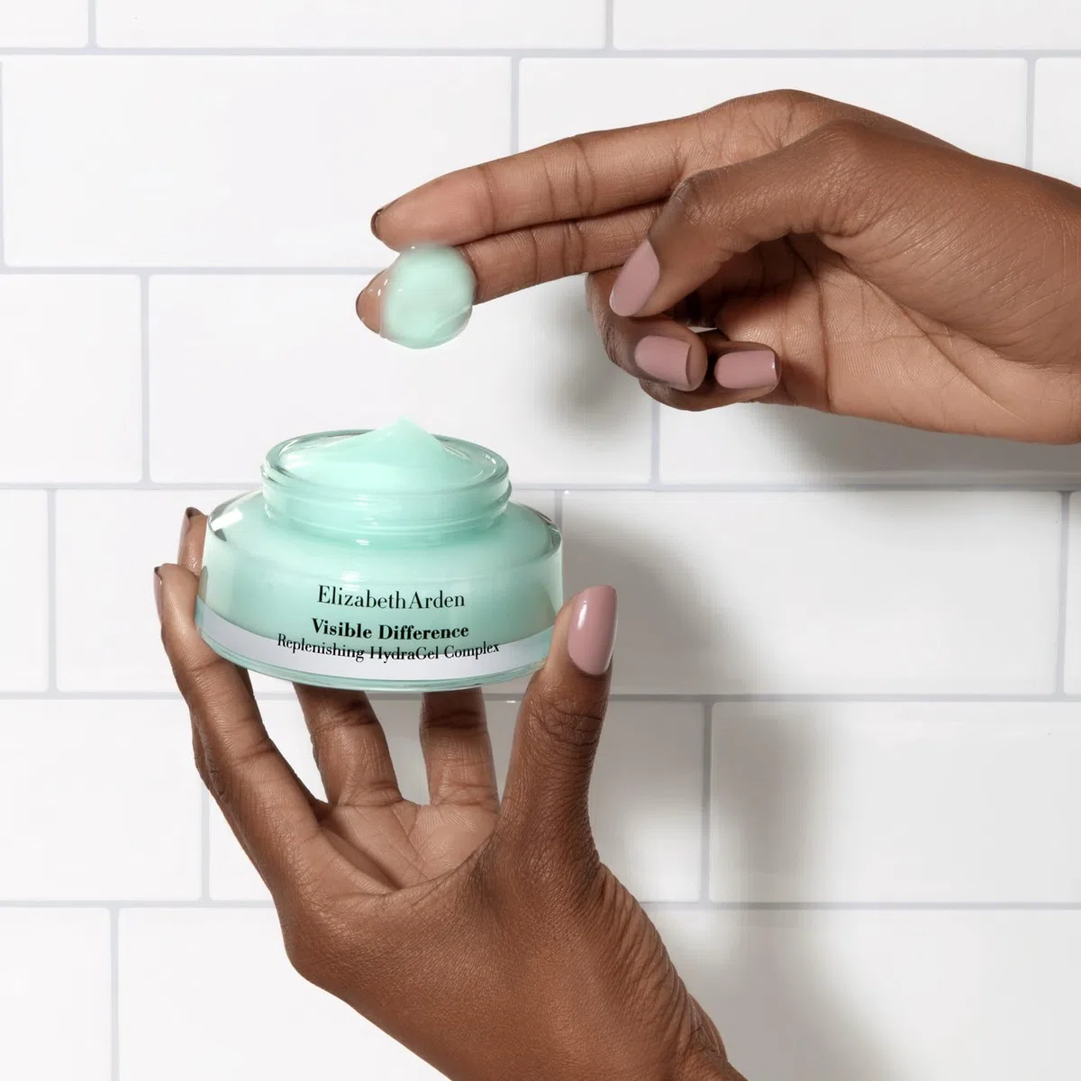 Elizabeth Arden - Visible Difference, Gel Viso Idratante, con Acido Ialuronico e Vitamina E, per un'Idratazione Intensa, Leviga e Uniforma la Pelle, Texture Leggera - 75 ml