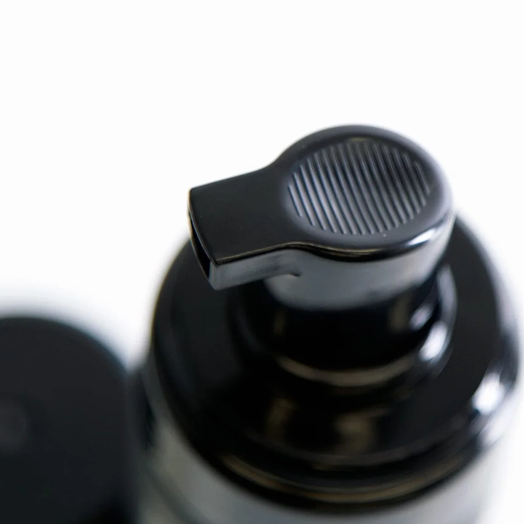 Uppercut Deluxe Schiuma Tonica, Schiuma per Capelli a Fissaggio Leggero e Lucentezza Leggera, Utilizzabile come Prodotto per lo Styling o Protezione dal Calore, Adatto a Tutti i Tipi di Capelli 150g