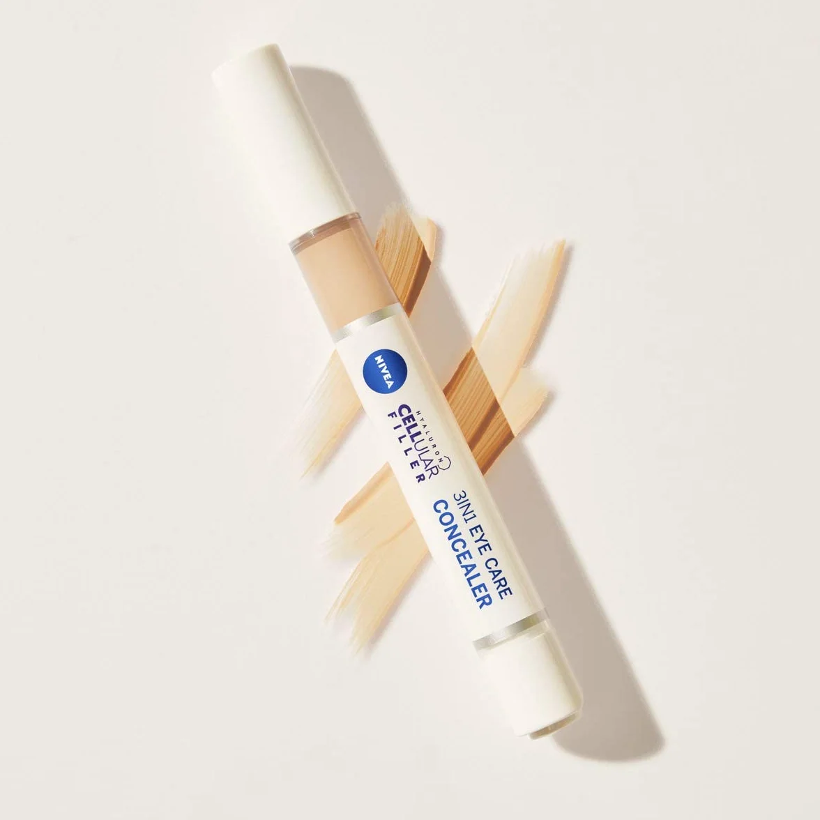 NIVEA Hyaluron Cellular Filler 3IN1 Correttore per il Contorno Occhi Chiaro (4 ml), Correttore Anti-Età con Acido Ialuronico, Penna correttiva per Occhiaie, Arrossamenti e Brufoli