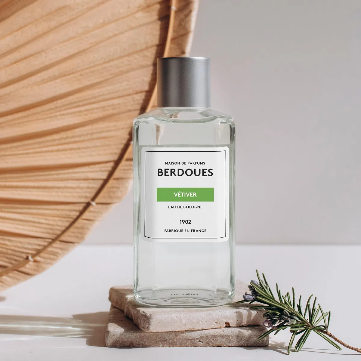 BERDOUES 1902 Eau de Colonia Vetiver, Fresca e Aromatica Made in France, Profumo Donna e Uomo, Verbena, Rosmarino, Vetiver, Ricarica 245ml