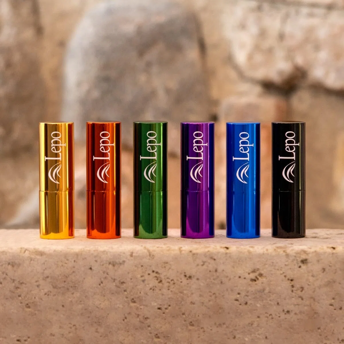 LEPO | Rossetto Cambiacolore Nero con Estratto di Aloe, Olio di Oliva Insaponificabile e Vitamina E, Labbra Che Si Illuminano e Si Idratano con una Sola Applicazione