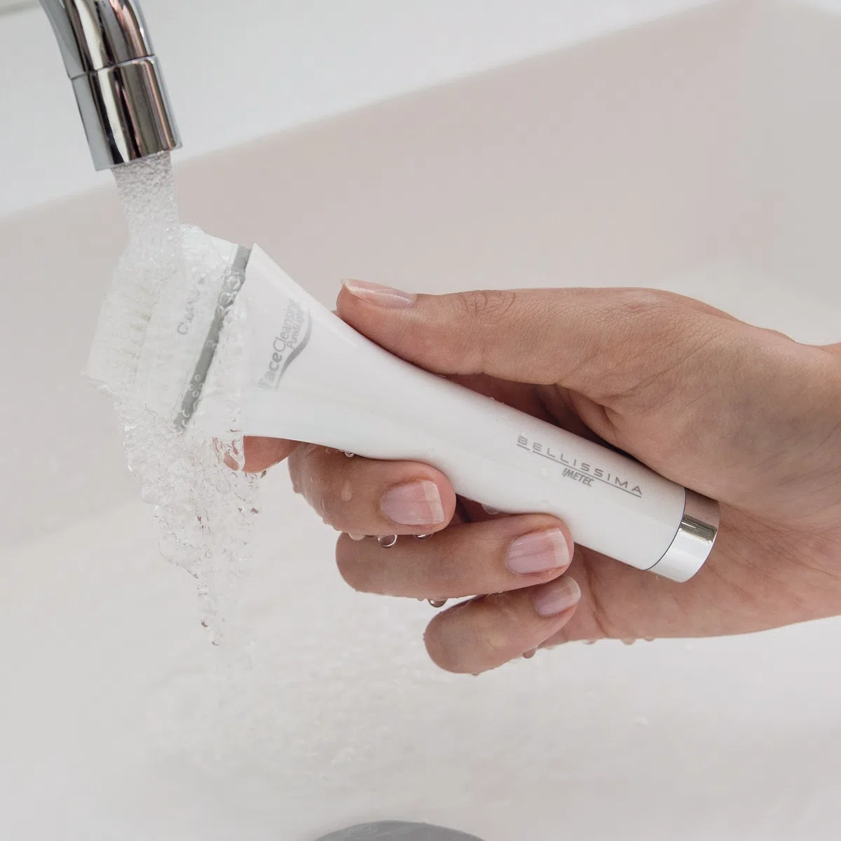 BELLISSIMA Imetec Face Cleansing Pure&Light Spazzola per la Pulizia del Viso, 4 Diverse Testine Trattamenti Personalizzati, Uso Anche Sotto Doccia una Pelle Liscia e Levigata