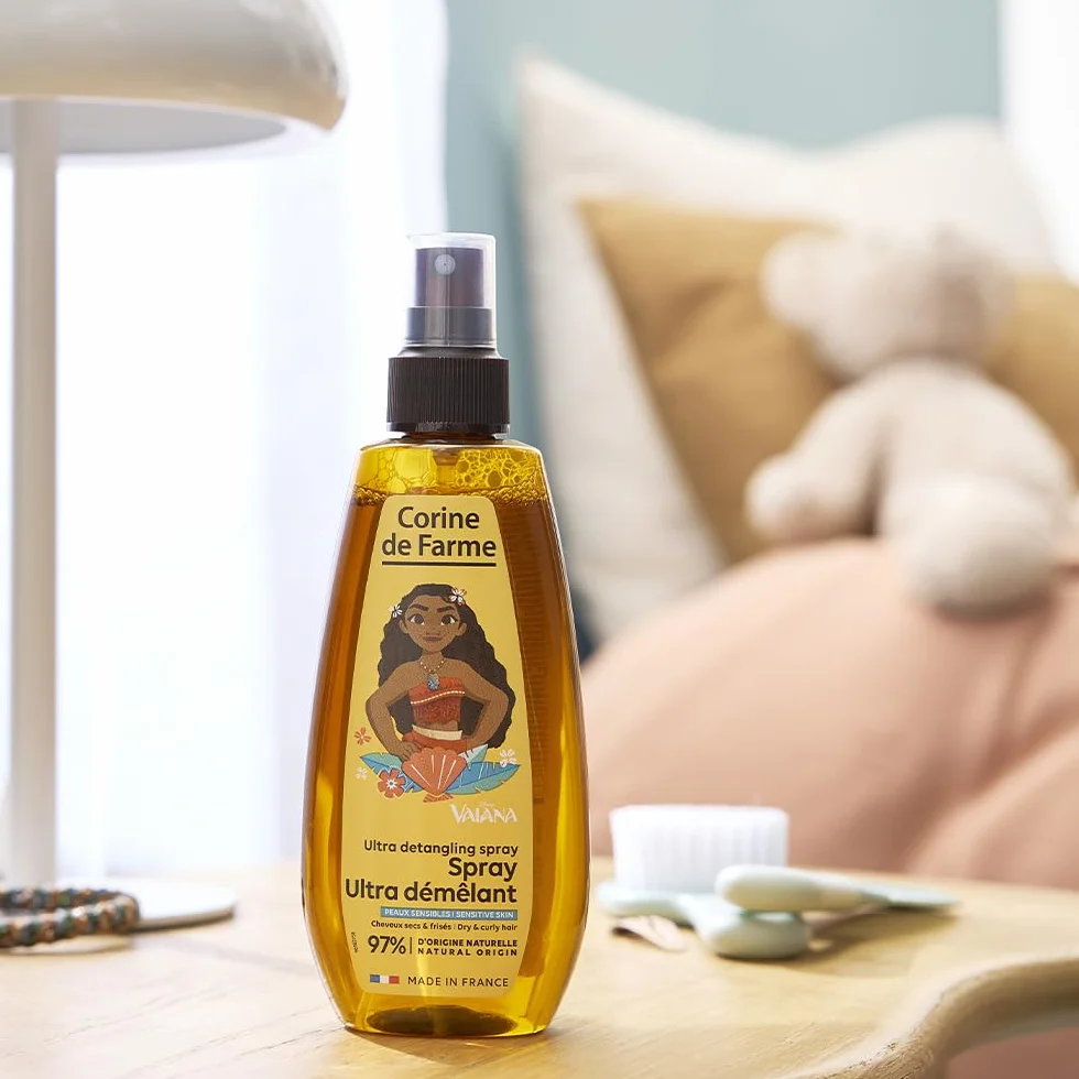 Corine de Farme - Spray Ultra Districante Disney Vaiana - Cura per Bambini - Senza Risciacquo - Formulazione Clean Beauty, Made in France - Profumo Coco