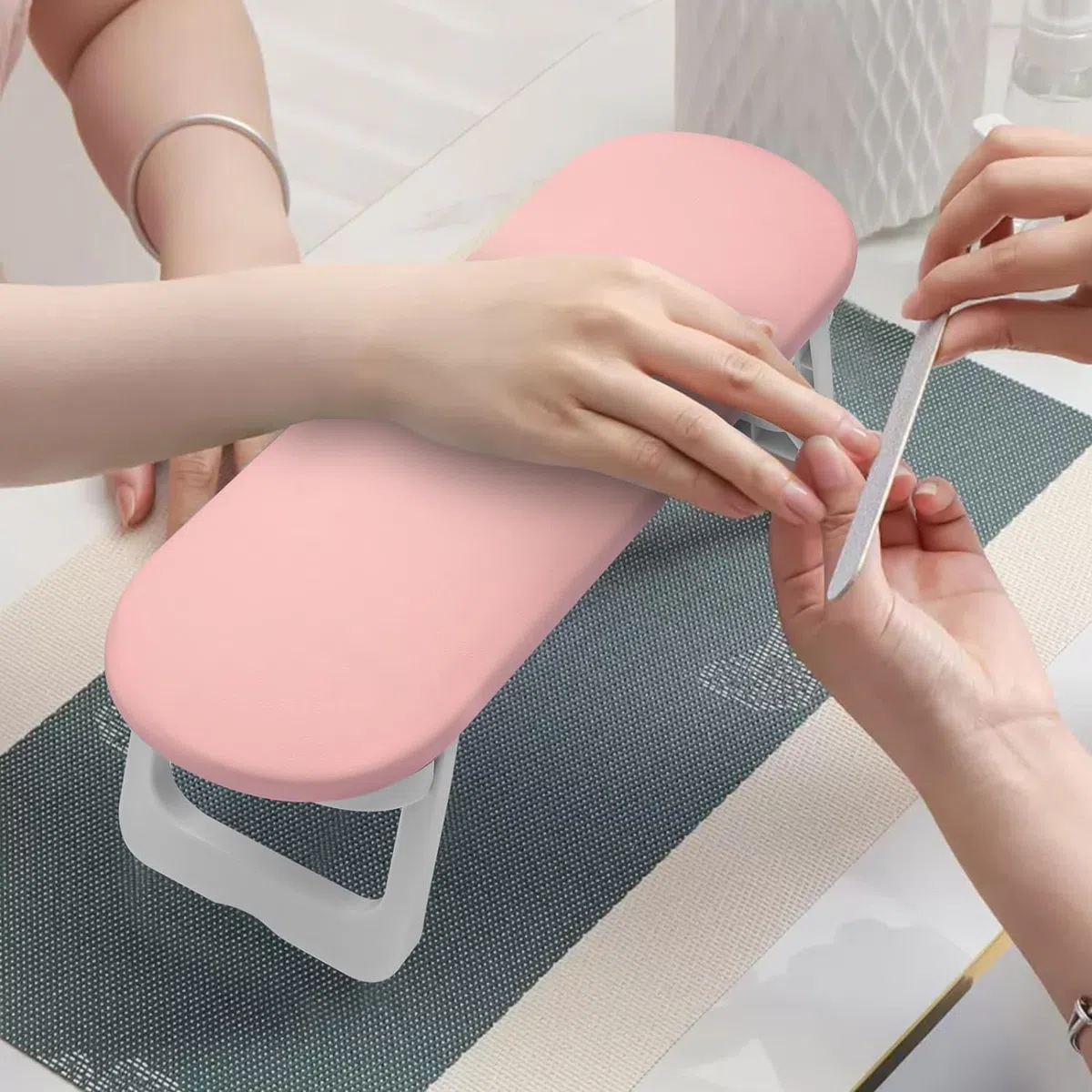 ANRUI Poggiamano per Unghie, Poggia Mani per Unghie in Pelle PU con Supporto Pieghevole, Cuscino Manicure Estetista, Cuscino per Unghie Antiscivolo per Nail Art, Rosa