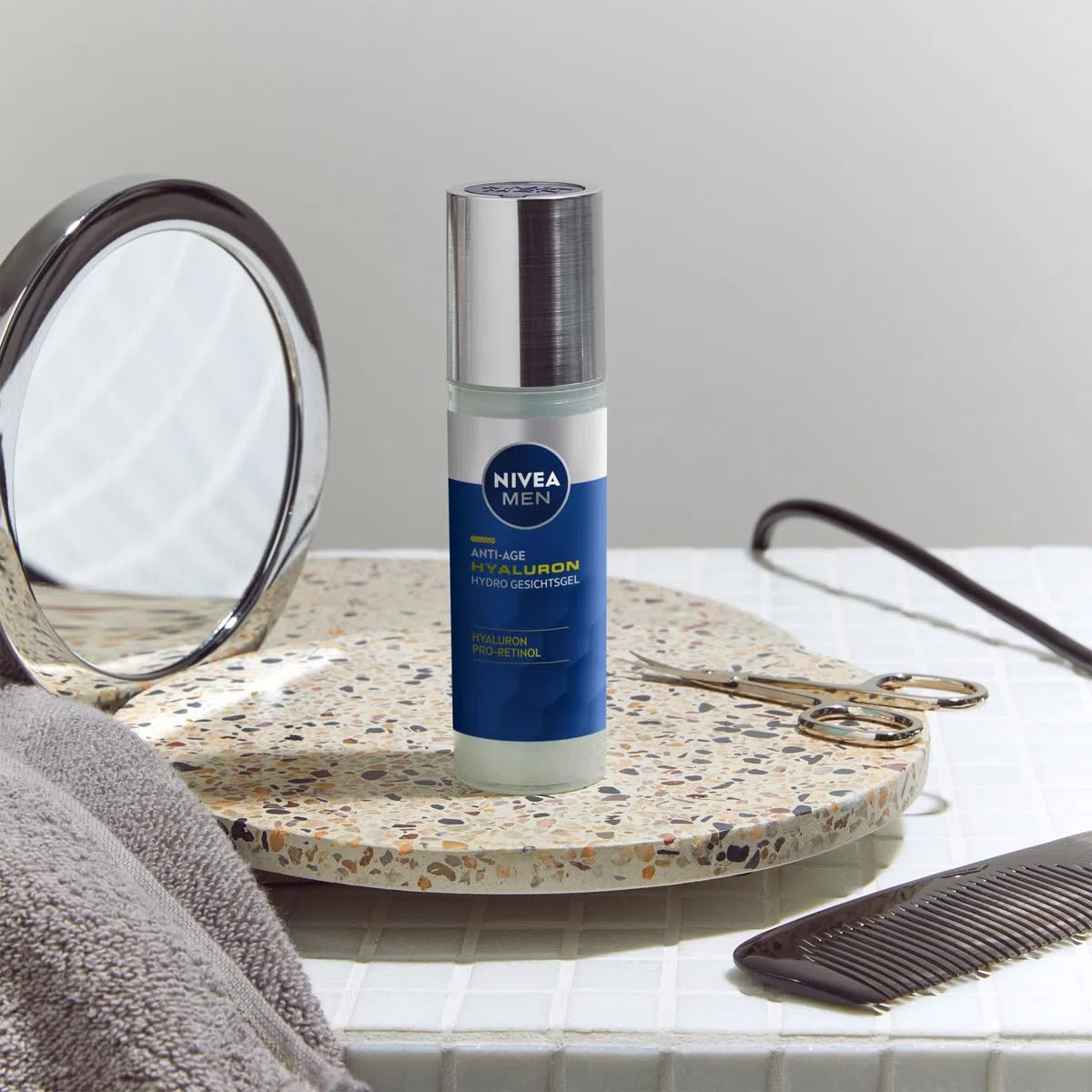 NIVEA MEN Gel viso anti-età Hyaluron Hydro, rinfrescante cura del viso con ialurone e pro-retinolo, gel ad assorbimento rapido per 24 ore di umidità intensa e attenua le rughe visibili (50 ml)